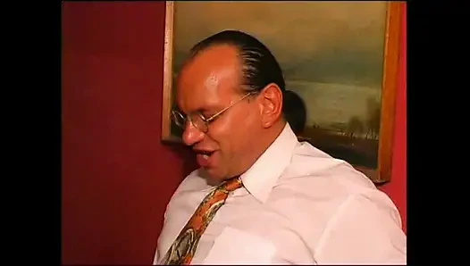 Yeni bir iş için ateşli oyuncu seçmeleri: iki domuz, iki sürtük genç kız sıkı amcık sert sikişiyor