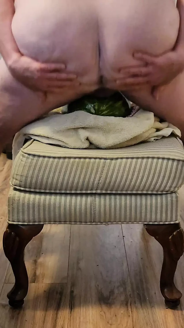 Дедушка трахает свою дыню... грязная секунда