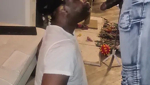 O gırtlağını ver - büyük zenci yarağıyla ağzımı parçalıyor ve hepsini bana aldırdı