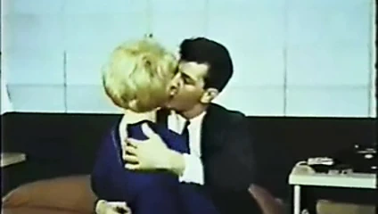 Vintage kıllı sarışın ile sevgilisi