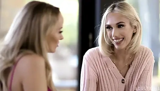 Adult Time - orta yaşlı seksi kadın Pristine Edge genç iş arkadaşı Sky Pierce'ın ıslak amını makaslamadan duramıyor!