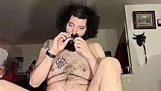 Canavar gibi biniyor.