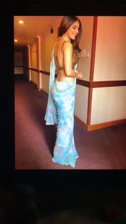 Seksi sütlü sürtük isha talwar inilti haraç 1