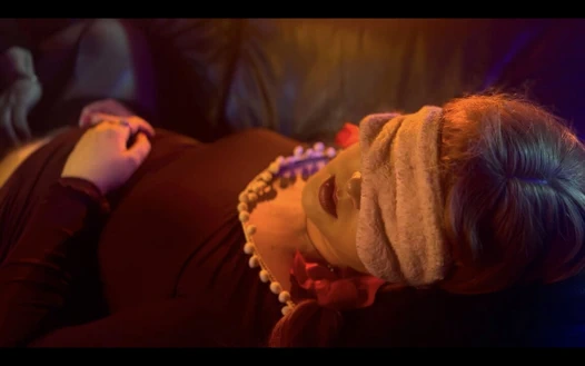 Üvey erkek kardeşime tüm seks fantezilerimi söylüyorum