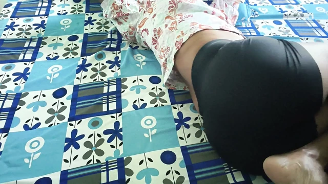 Evde hizmetçi dışında kimse yoktu, sonra hizmetçiyi kendisi sikti, tam videosu