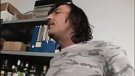 Büyük memeli zenci kız amında büyük beyaz yarağı seviyor