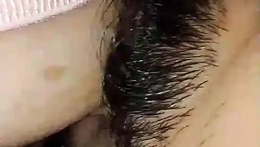 Ben ve seksi karım gece geç saatlerde karımın siyah yarağımı emmesinin tadını çıkarıyor