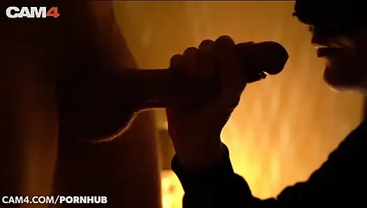 Gizemli maskeli sürtük bakış açısı kamerasında sert yarak emiyor