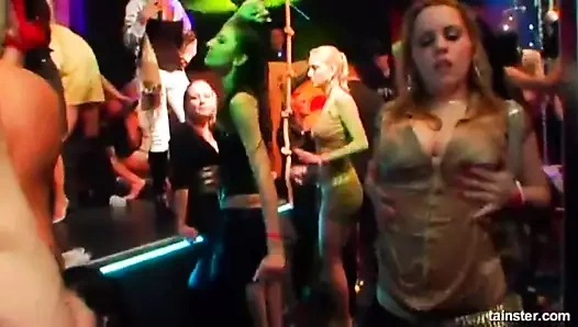 seksi clubbers alır fucked içinde kamu