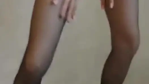Toystest model striptiz sahnesi2, iç çamaşırı fetişi