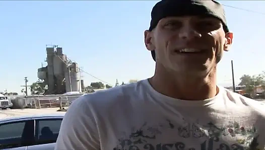 Tavlanan orta yaşlı seksi kadın sikiliyor ve yüzüne boşalma