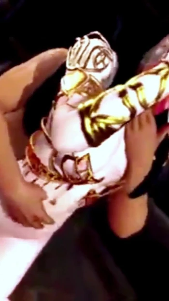 Momen ikonik dari "Ratu Medusa dan pria tua di sukunya - hentai 3d tanpa sensor V382"