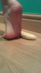 Biraz kirli ayaklar sana kahvaltı hazırlıyor