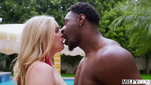 Orta yaşlı seksi kadın büyük zenci yarağına aç sarışın orta yaşlı seksi kadın charlie eski erkek arkadaşının yarağını yutuyor