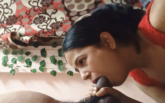 Latika büyük siyah yarağı emiyor