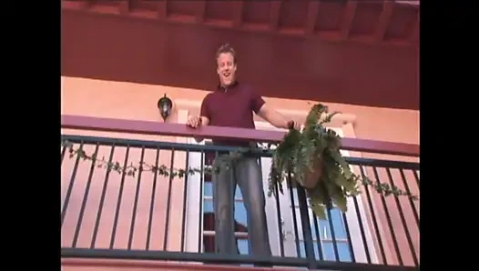 Çılgın sarışın bomba büyük yarakla baştan çıkarıyor - bölüm 4