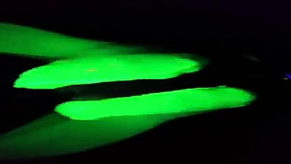 Glow içinde the karanlık naylon footjob