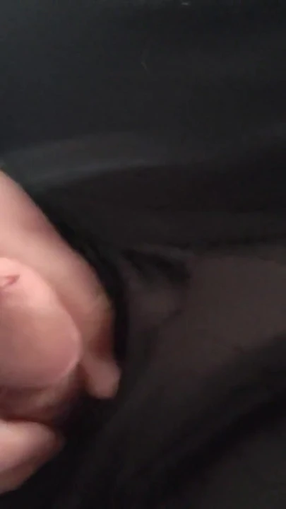 Superchub oturuyor ve vuruş yapıyor (yakın çekim boşalma) | Klip 1