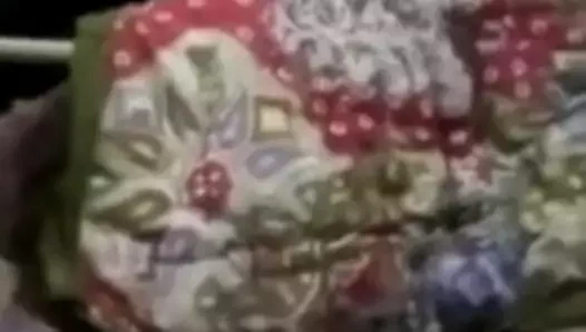 Aasami siyah postacı kız kameraya yakalandı