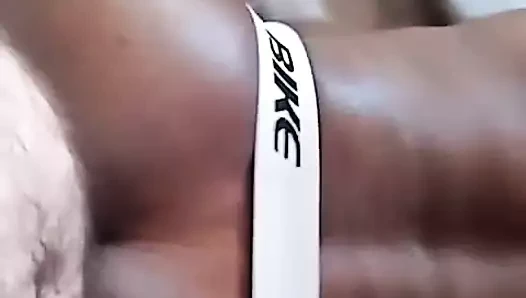 Beyaz yop tarafından yetiştirilen siyah kaltak