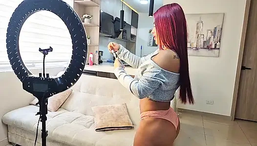 Ünlü Kolombiyalı TikTokker, Kendi Dairesinde Zengin Göğüslerine Boşalan Hayranı Tarafından Sikildi