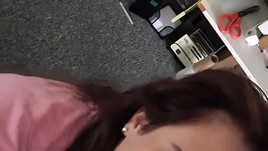 Evli iş arkadaşımı iş üstünde baştan çıkararak...