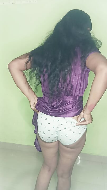 Tamil chithi baştan çıkarıp amını gösteriyor