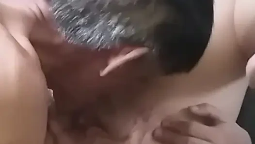 Islak ve büyük amcığın harika yiyicisi