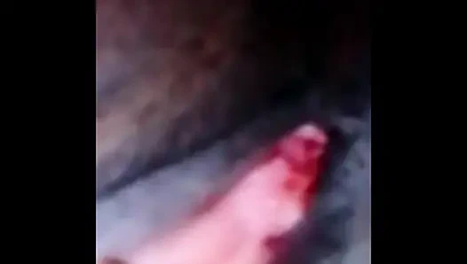 Hintli kadın dildo mastürbasyonu sırasında çok fazla amcık orgazmı yaşıyor
