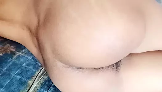 Sıcak Hint desi aunty oynama ile kendini 13