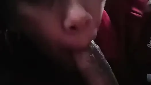 Sessiz Kızlar Her Zaman En Vahşidir. Büyük Memeli Evli Kadın Şehvetli Oral Seks Yapıyor
