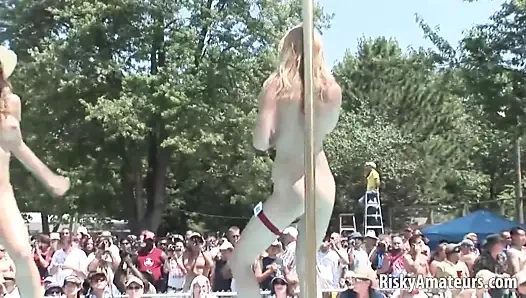 Vahşi amatör sluts aşk olmak yaramaz ve çıplak dışında