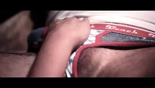 Hatun uzun bir dildoyla amını sikerken inliyor