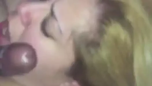 İri güzel kadın aşkı yarağımı emiyor