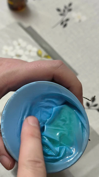 Cep amcığını sikiyor