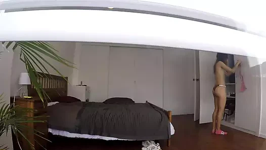 Ev arkadaşı seksi dans üçlü üzerinde külot