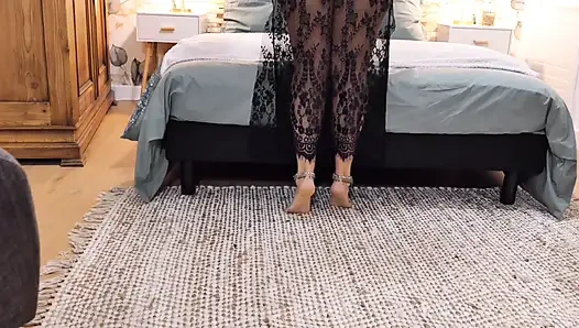 Selena yatakta yarı çıplak poz ve seks oyunlarından çıkıyor