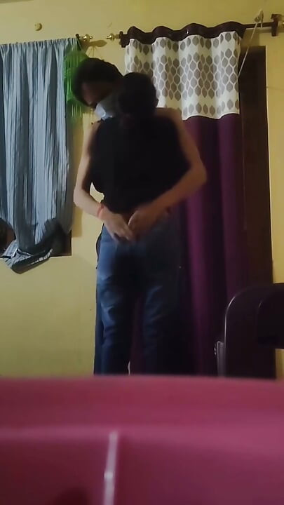 Hintli genç aşıklar seks yapıyor