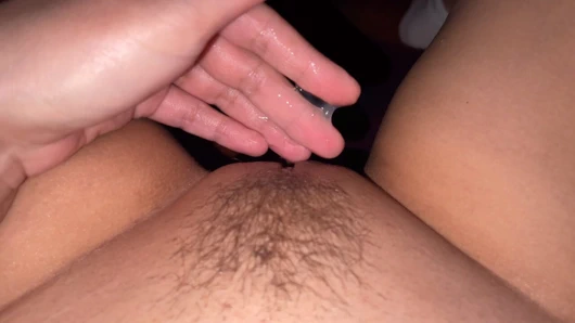 Amcığım ıslak! Birinci şahıs mastürbasyonu.