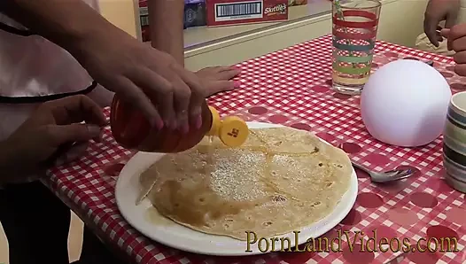 Büyük memeli sarışın kızlar grup seks yapıyor