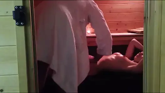 Massage d'un Fan au Sauna (Partie 1)