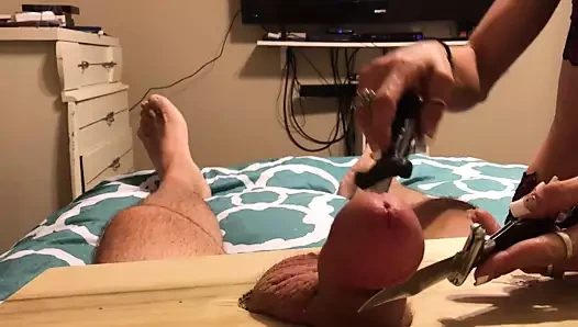 Emme ve bıçakla oynama