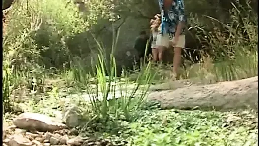 Terk edilmiş plaj tanıkları güzel bir sarışınla ateşli sikişiyor