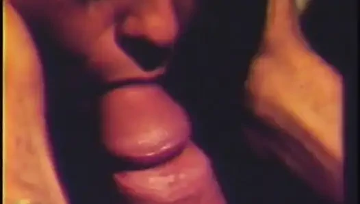 Klasik sert seks sahnesinde seksi genç kız