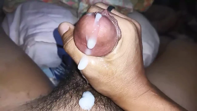 Neredeyse odamdaki büyük mezbata yakalanıyordum