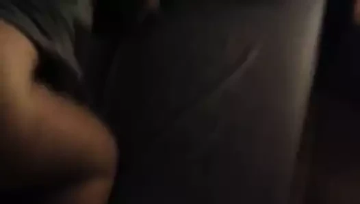 Suka z wielka dupa pragnie ostrego ruchania