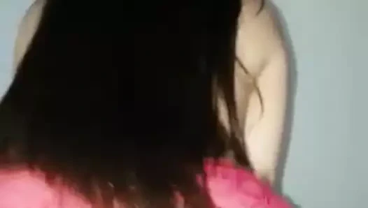 Kırmızı iç çamaşırı ters kovboy kız