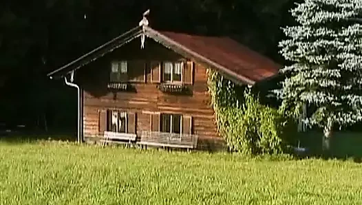 Mükemmel vücutlu ateşli porno kızlar sert sikişiyor