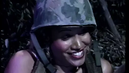 Gizli yerde açık havada dörtlü askeri lezbiyenler