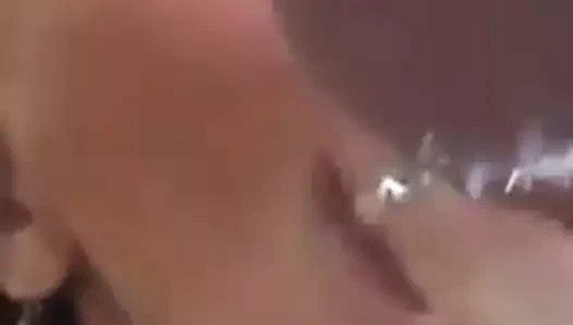 Onun horoz seninkinden daha lezzetli tatlım